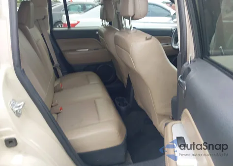 2017 Jeep Compass Latitude Fwd z USA, uszkodzony, nr VIN 1C4NJCEB0HD102756